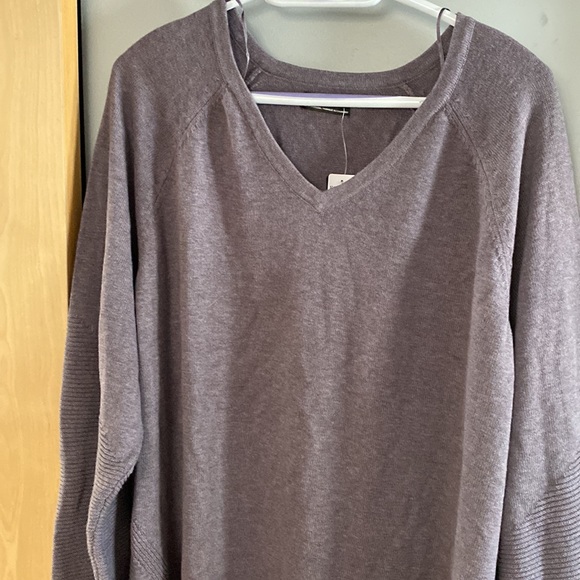 NWT Pennington’s Active Zone sweater - Picture 3 of 5